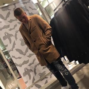 Meet your Posher, Devin